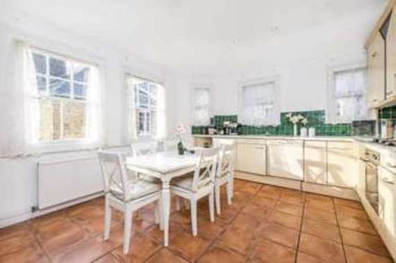 3 bedroom Flat to re...